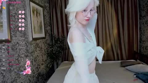 Snapshot of alettaeve chatting on October 10, 1:32 pm Lola online show from October 10, 1:32 pm