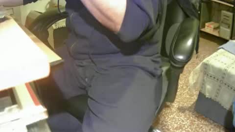 Snapshot of alex81pv1981 chatting on January 18, 10:06 pm alex81pv1981 online show from January 18, 10:06 pm