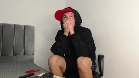 Snapshot of alex__lover chatting on December 3, 3:20 am Owen online show from December 3, 3:20 am