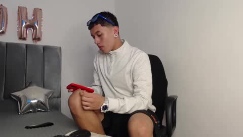 Snapshot of alex__lover chatting on December 6, 12:34 am Owen online show from December 6, 12:34 am