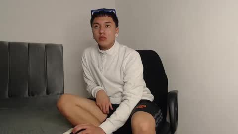 Snapshot of alex__lover chatting on December 16, 1:53 am Owen online show from December 16, 1:53 am