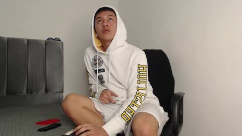 Snapshot of alex__lover chatting on December 19, 2:12 am Owen online show from December 19, 2:12 am