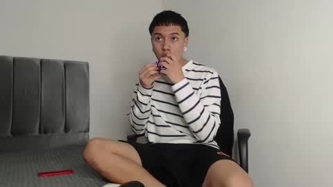 Snapshot of alex__lover chatting on December 31, 6:24 pm Owen online show from December 31, 6:24 pm