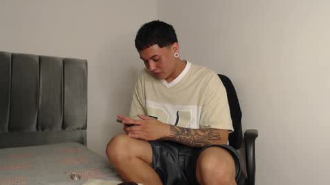 Snapshot of alex__lover chatting on January 28, 5:00 am Owen online show from January 28, 5:00 am