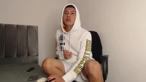 Snapshot of alex__lover chatting on February 4, 5:10 am Owen online show from February 4, 5:10 am