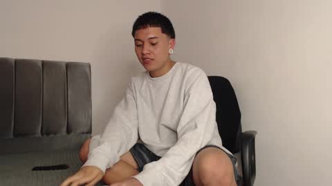 Snapshot of alex__lover chatting on February 7, 2:19 am Owen online show from February 7, 2:19 am