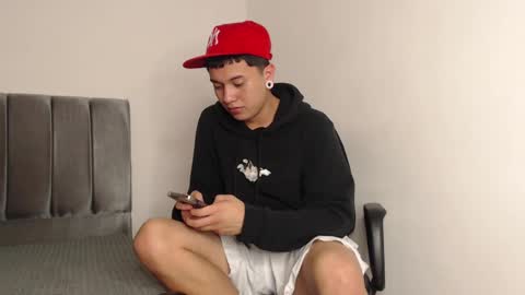 Snapshot of alex__lover chatting on February 18, 5:31 am Owen online show from February 18, 5:31 am