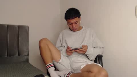 Snapshot of alex__lover chatting on February 22, 5:23 am Owen online show from February 22, 5:23 am