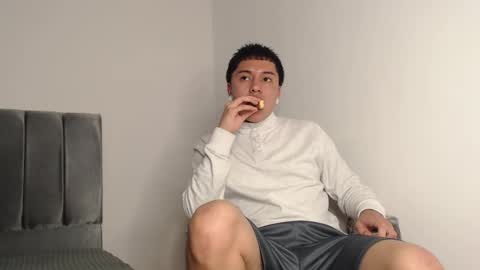 Snapshot of alex__lover chatting on October 16, 2:23 am Owen online show from October 16, 2:23 am