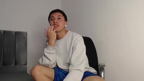 Snapshot of alex__lover chatting on November 8, 1:39 am Owen online show from November 8, 1:39 am