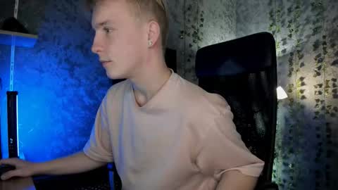 Snapshot of alex__sweet chatting on September 28, 6:52 am your Alex online show from September 28, 6:52 am