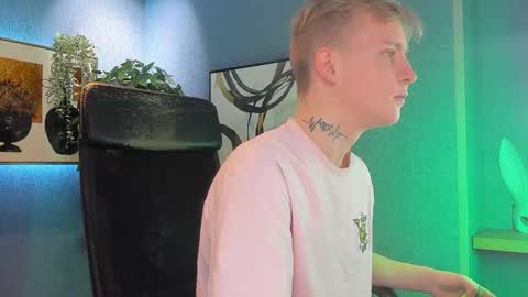 Snapshot of alex__sweet chatting on November 16, 6:52 am your Alex online show from November 16, 6:52 am