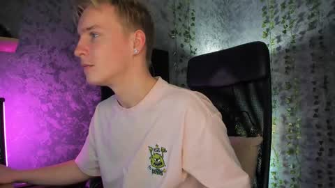 Snapshot of alex__sweet chatting on November 30, 7:01 am your Alex online show from November 30, 7:01 am