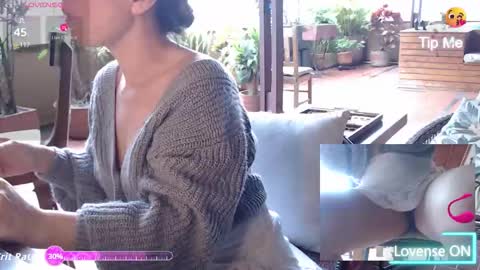 Snapshot of alex_and_theprof chatting on December 5, 2:47 pm ALEX online show from December 5, 2:47 pm