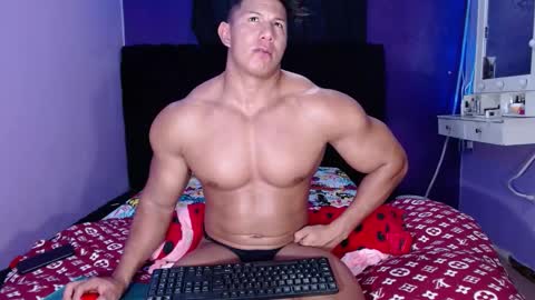 Snapshot of alex_bigcumvez chatting on January 10, 3:18 am perseuz online show from January 10, 3:18 am