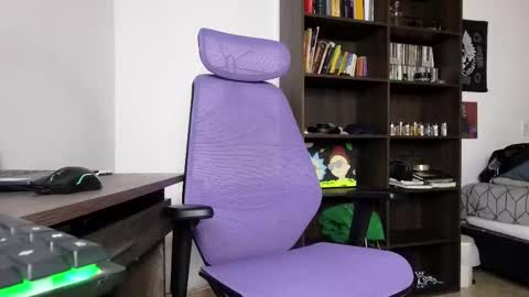 Snapshot of alex_connorr chatting on November 13, 4:00 am alex_connorr online show from November 13, 4:00 am