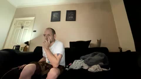 Snapshot of alex_essex69 chatting on May 8, 12:16 am alex_essex69 online show from May 8, 12:16 am