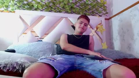 Snapshot of alex_millerss chatting on November 19, 11:05 pm ALEX online show from November 19, 11:05 pm