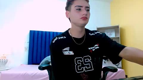 Snapshot of alex_millerss chatting on December 16, 1:54 am ALEX online show from December 16, 1:54 am