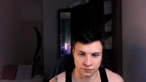 Snapshot of alex_milson chatting on December 16, 7:37 am alex_milson online show from December 16, 7:37 am