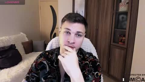 Snapshot of alex_milson chatting on October 23, 7:07 am alex_milson online show from October 23, 7:07 am