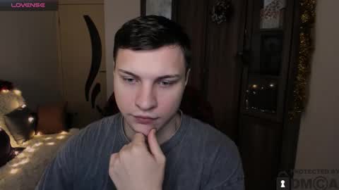 Snapshot of alex_milson chatting on November 28, 12:13 am alex_milson online show from November 28, 12:13 am