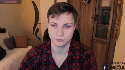 Snapshot of alex_milson chatting on December 15, 10:03 pm alex_milson online show from December 15, 10:03 pm