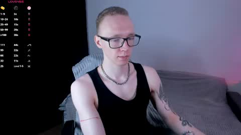 Snapshot of alex_silent chatting on August 3, 12:31 am alex_silent online show from August 3, 12:31 am