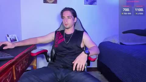 Snapshot of alex_smith0 chatting on October 2, 12:17 am online show from October 2, 12:17 am