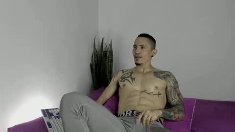 Snapshot of alex_sthorm chatting on December 20, 1:36 am alex_sthorm online show from December 20, 1:36 am