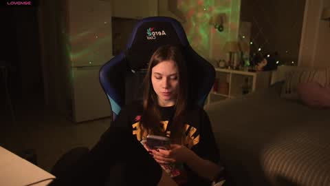 Snapshot of alexa_feels chatting on January 29, 5:19 am Little Duck homie online show from January 29, 5:19 am