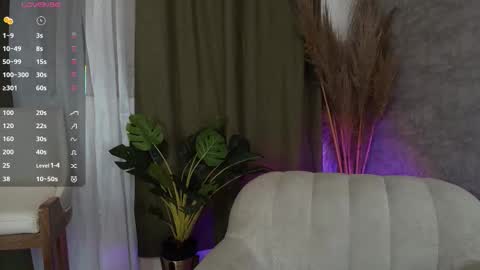 Snapshot of alexa_foxx27 chatting on November 28, 8:00 pm alexa_foxx27 online show from November 28, 8:00 pm