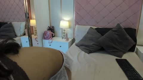 Snapshot of alexa_jonees chatting on June 1, 7:37 pm Alexa online show from June 1, 7:37 pm