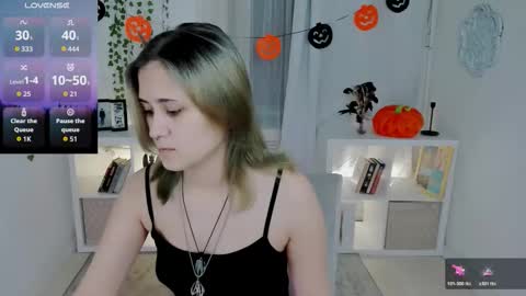 Snapshot of alexa_lexi chatting on October 25, 11:07 am alexa_lexi online show from October 25, 11:07 am