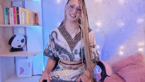 alexaavandercloude online show from June 22, 8:17 pm