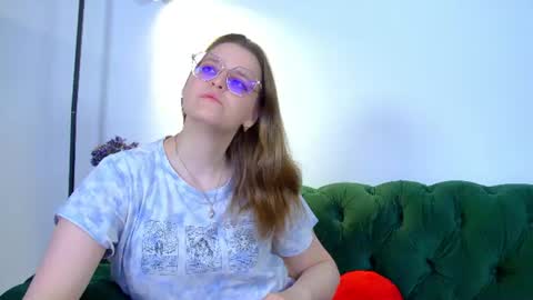 AlexaAvery online show from June 13, 6:44 am