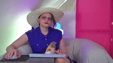 AlexaAvery online show from June 23, 6:33 am