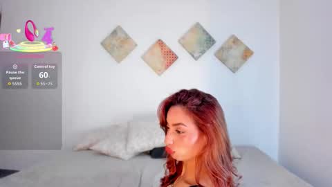 Snapshot of alexalovecastle1 chatting on November 21, 5:17 am Alexandra Castillo online show from November 21, 5:17 am