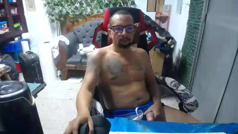 Snapshot of alexamdergal chatting on December 22, 11:41 pm Alexamdergal online show from December 22, 11:41 pm