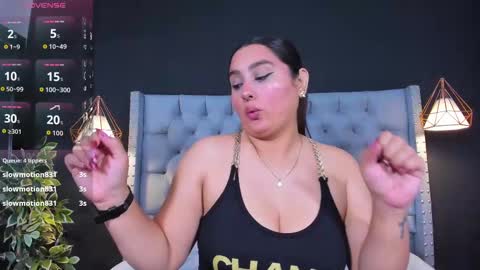 Snapshot of alexamora__ chatting on September 13, 11:32 am C A M I L A  online show from September 13, 11:32 am