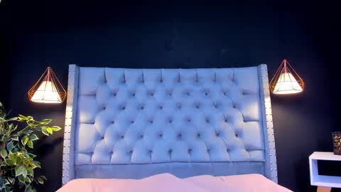 Snapshot of alexamora__ chatting on October 2, 11:50 am C A M I L A  online show from October 2, 11:50 am