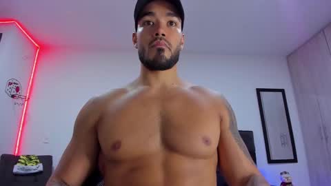 Snapshot of alexander_martines chatting on December 24, 3:27 am Onlyfansalexmartinezwb Instagram alexwbmartinez Twitter martinezcb937 online show from December 24, 3:27 am