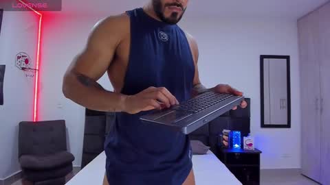 Snapshot of alexander_martines chatting on January 25, 12:27 am Onlyfansalexmartinezwb Instagram alexwbmartinez Twitter martinezcb937 online show from January 25, 12:27 am