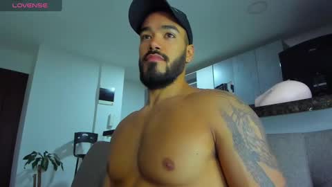 Snapshot of alexander_martines chatting on February 21, 4:29 am Onlyfansalexmartinezwb Instagram alexwbmartinez Twitter martinezcb937 online show from February 21, 4:29 am