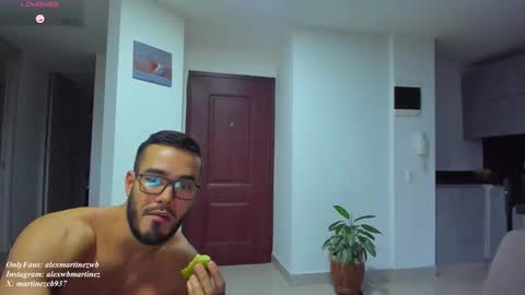 Snapshot of alexander_martines chatting on September 11, 10:43 pm Onlyfansalexmartinezwb Instagram alexwbmartinez Twitter martinezcb937 online show from September 11, 10:43 pm