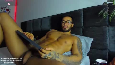 Snapshot of alexander_martines chatting on September 14, 2:33 am Onlyfansalexmartinezwb Instagram alexwbmartinez Twitter martinezcb937 online show from September 14, 2:33 am
