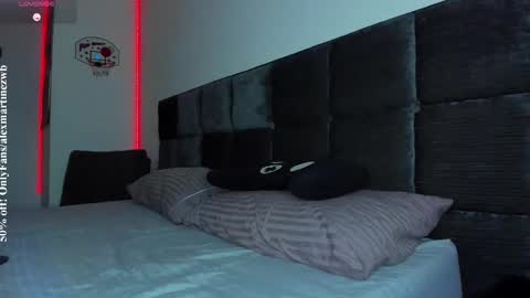 Snapshot of alexander_martines chatting on November 15, 11:43 pm Onlyfansalexmartinezwb Instagram alexwbmartinez Twitter martinezcb937 online show from November 15, 11:43 pm