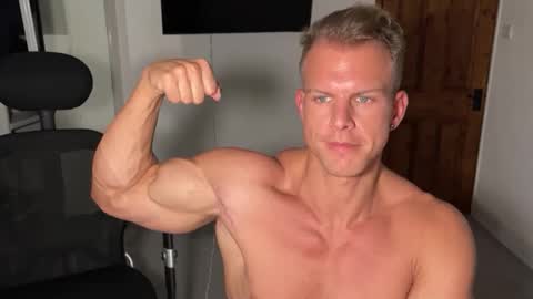 Snapshot of alexandersteelmuscle chatting on October 18, 6:30 pm Alexander Steel online show from October 18, 6:30 pm