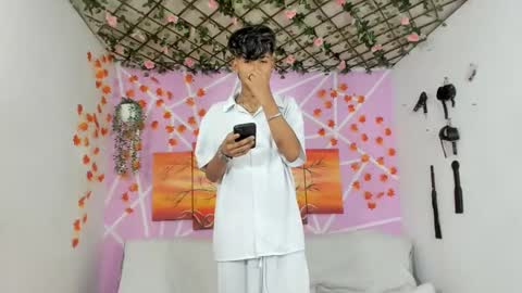 Snapshot of alexandluke1 chatting on February 24, 12:30 am chicos hot online show from February 24, 12:30 am