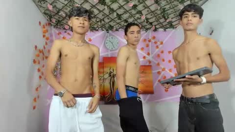 Snapshot of alexandluke1 chatting on February 24, 3:33 am chicos hot online show from February 24, 3:33 am